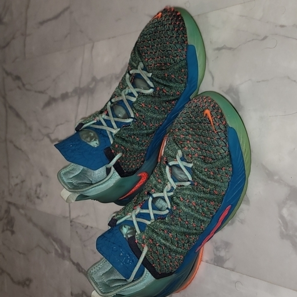 Pre Loved, Nike Labron‎ James #18 We Are Family Sneakers CW 2760-300 Size 6.5Y